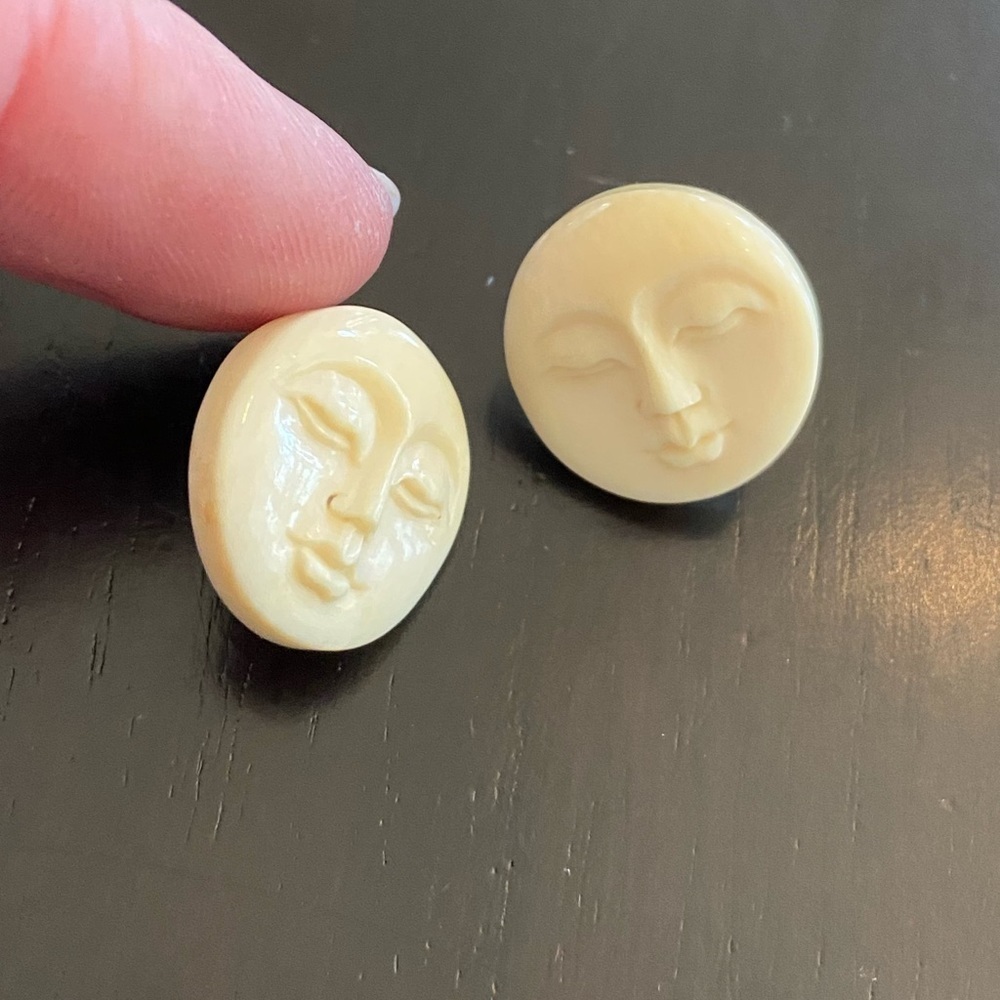 Moon cream earrings